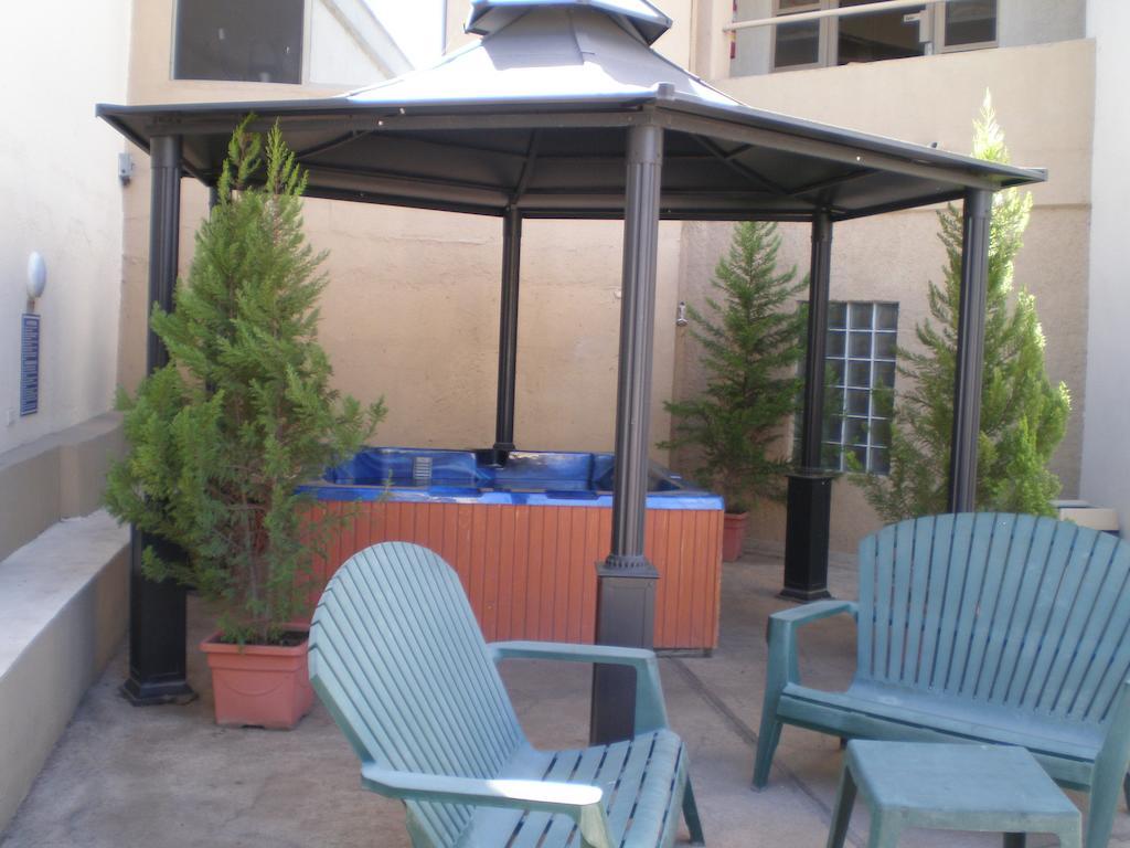 American Inn Hotel & Suites Parral Eksteriør bilde