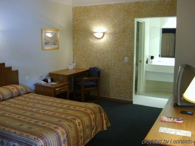 American Inn Hotel & Suites Parral Eksteriør bilde